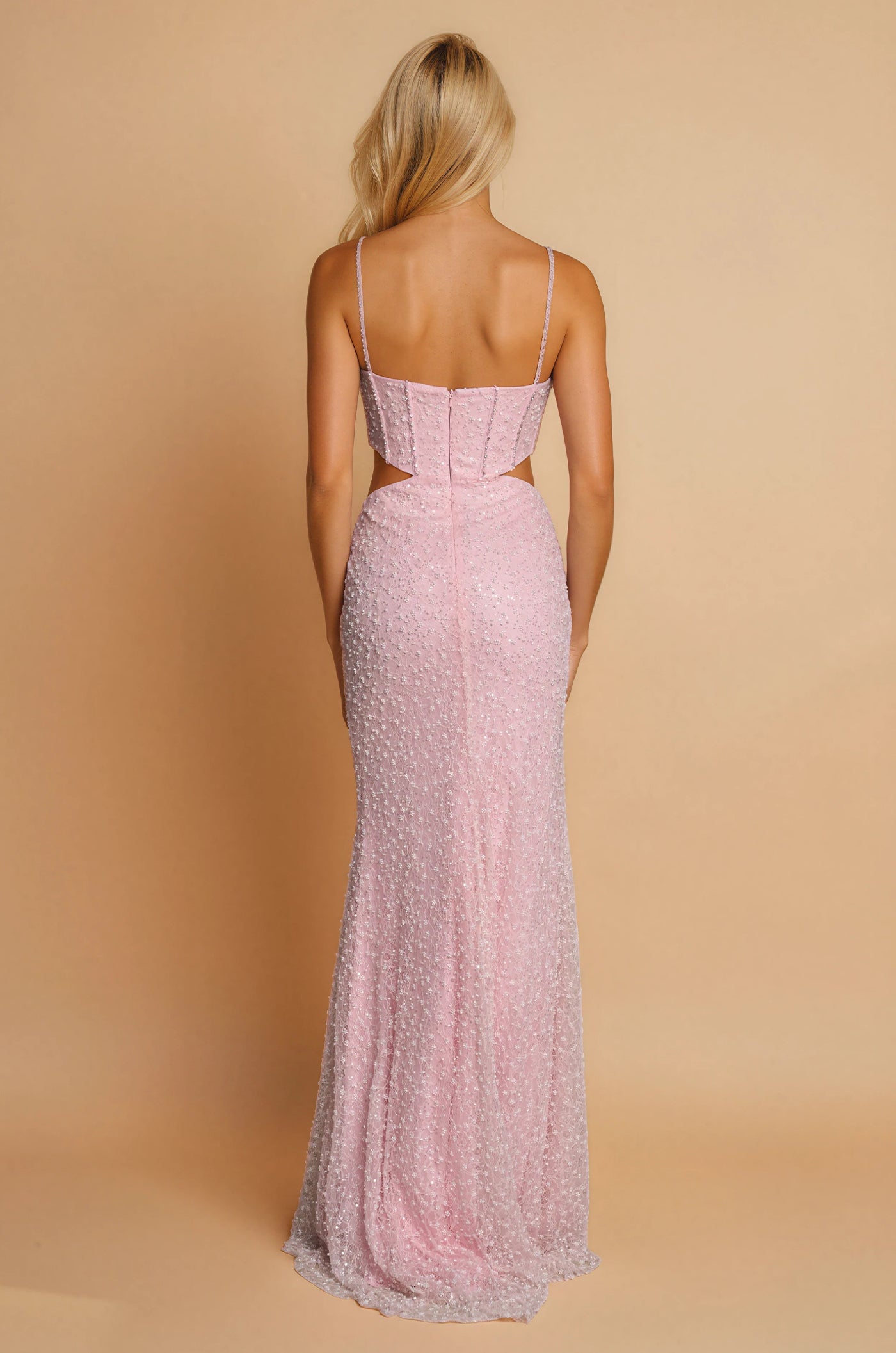 Vestido Largo de Graduación con Abalorios y Aberturas Laterales con Lazo Rosa