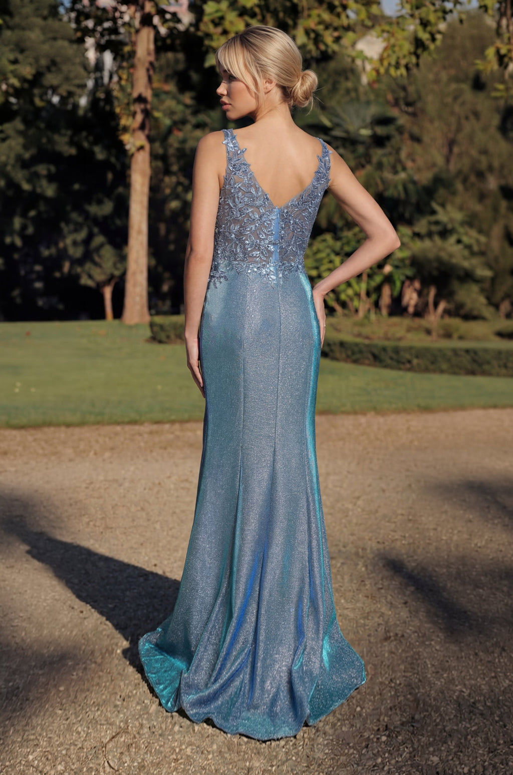 Kos Couture Vestido Largo Formal Metálico con Cuello en V