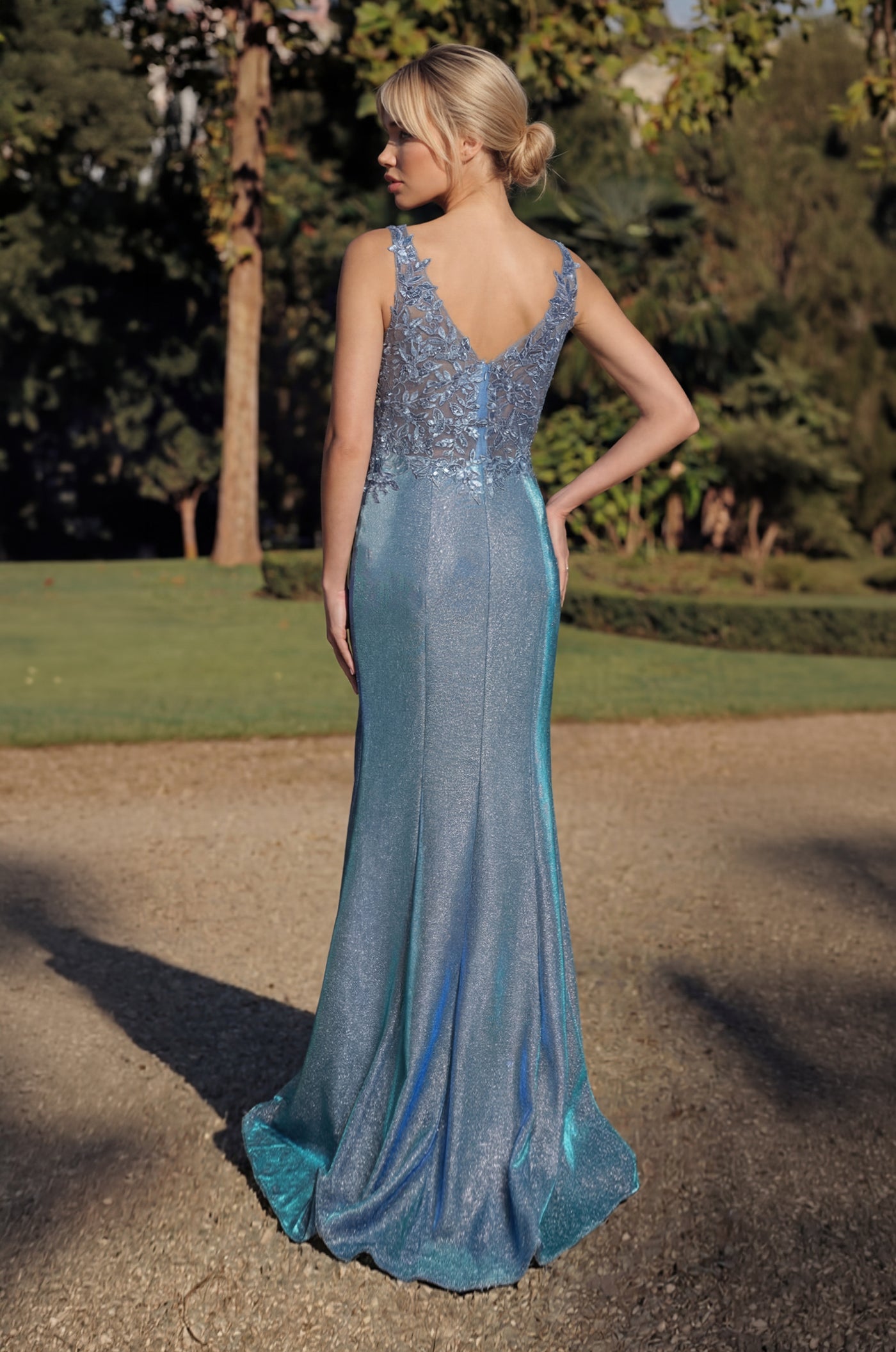 Kos Couture Vestido Largo Formal Metálico con Cuello en V