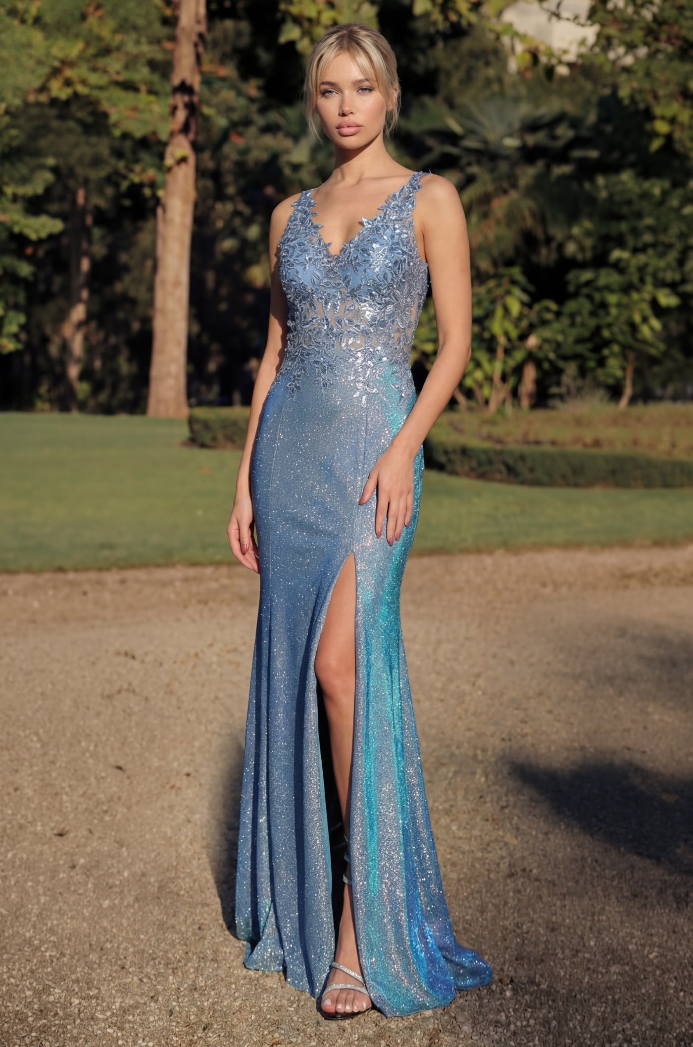 Kos Couture Vestido Largo Formal Metálico con Cuello en V