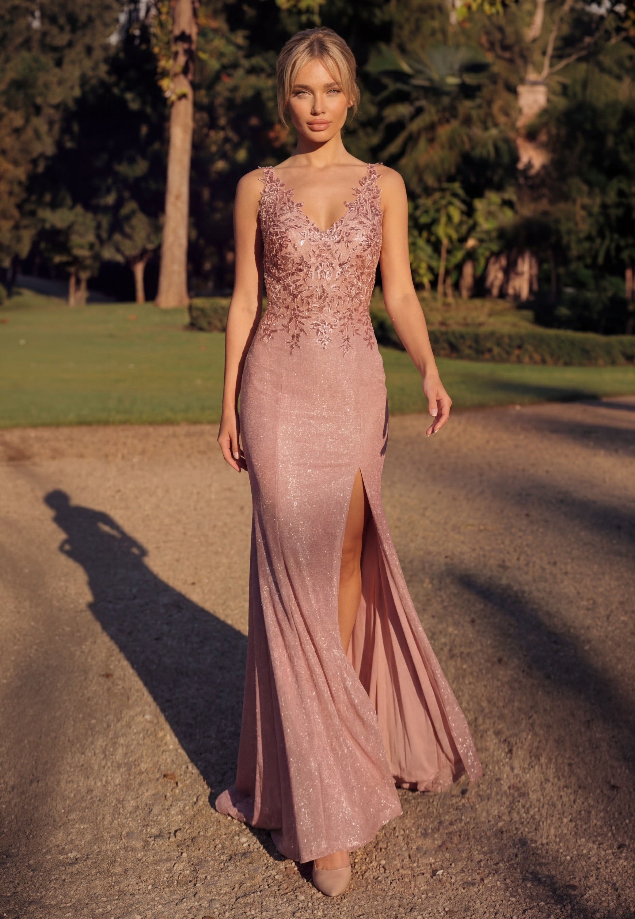 Kos Couture Vestido Largo Formal Metálico con Cuello en V