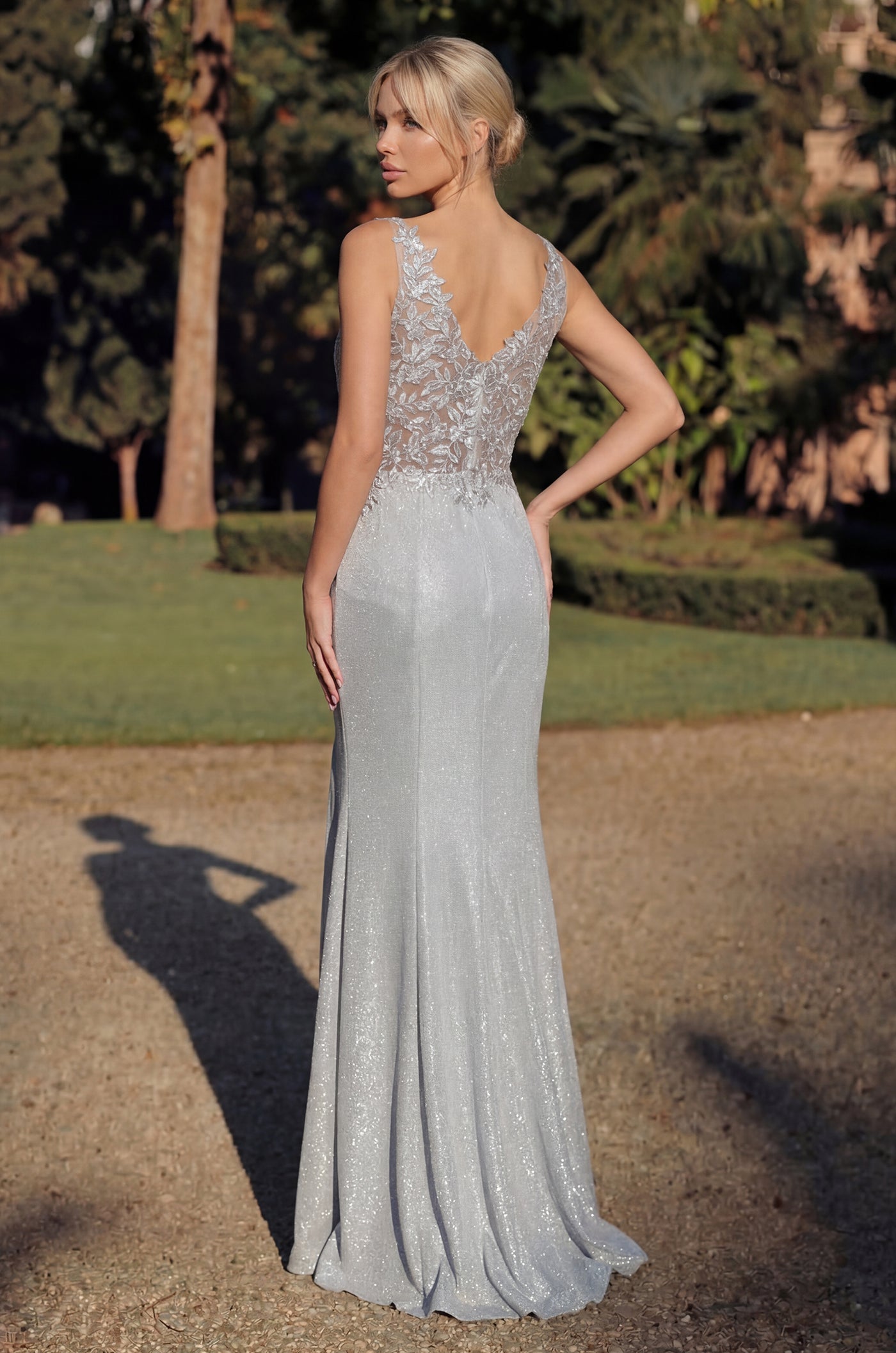 Kos Couture Vestido Largo Formal Metálico con Cuello en V