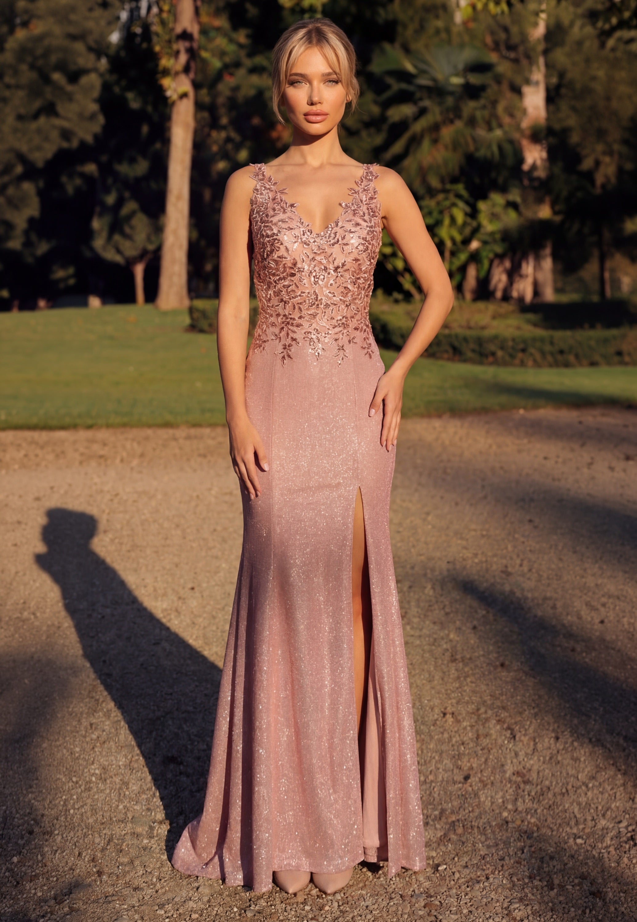 Kos Couture Vestido Largo Formal Metálico con Cuello en V