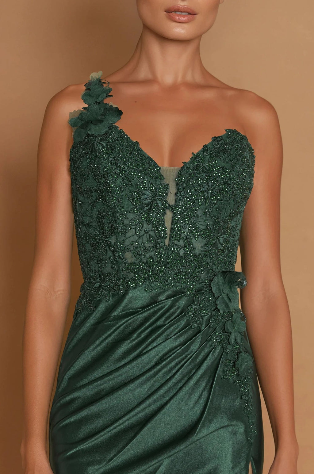 Vestido Formal de un Hombro con Corpiño de Encaje Verde Esmeralda