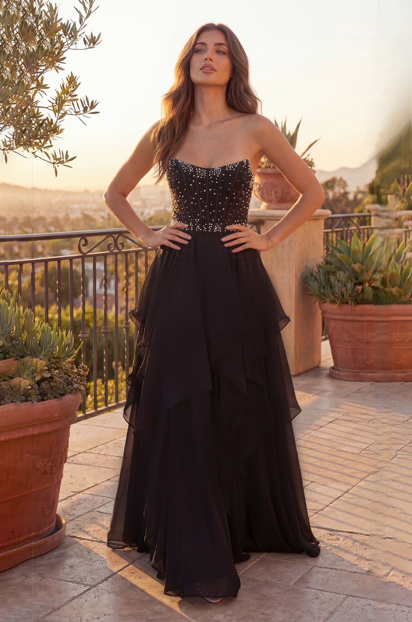 Vestido de Gala Largo de Graduación con Corsé de Perlas y Abalorios Negro