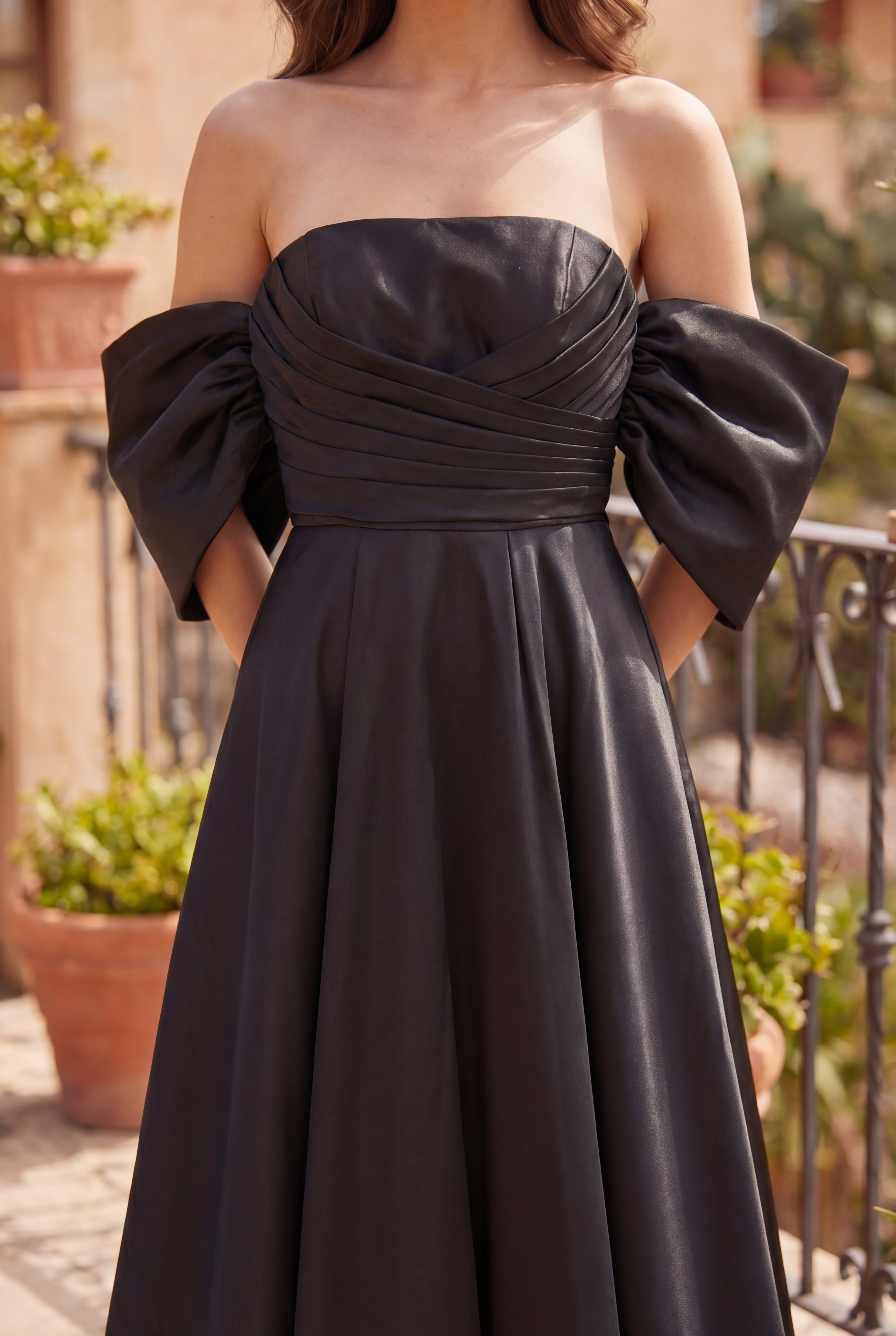 Kos Couture Vestido Largo Formal con Mangas a los Hombros