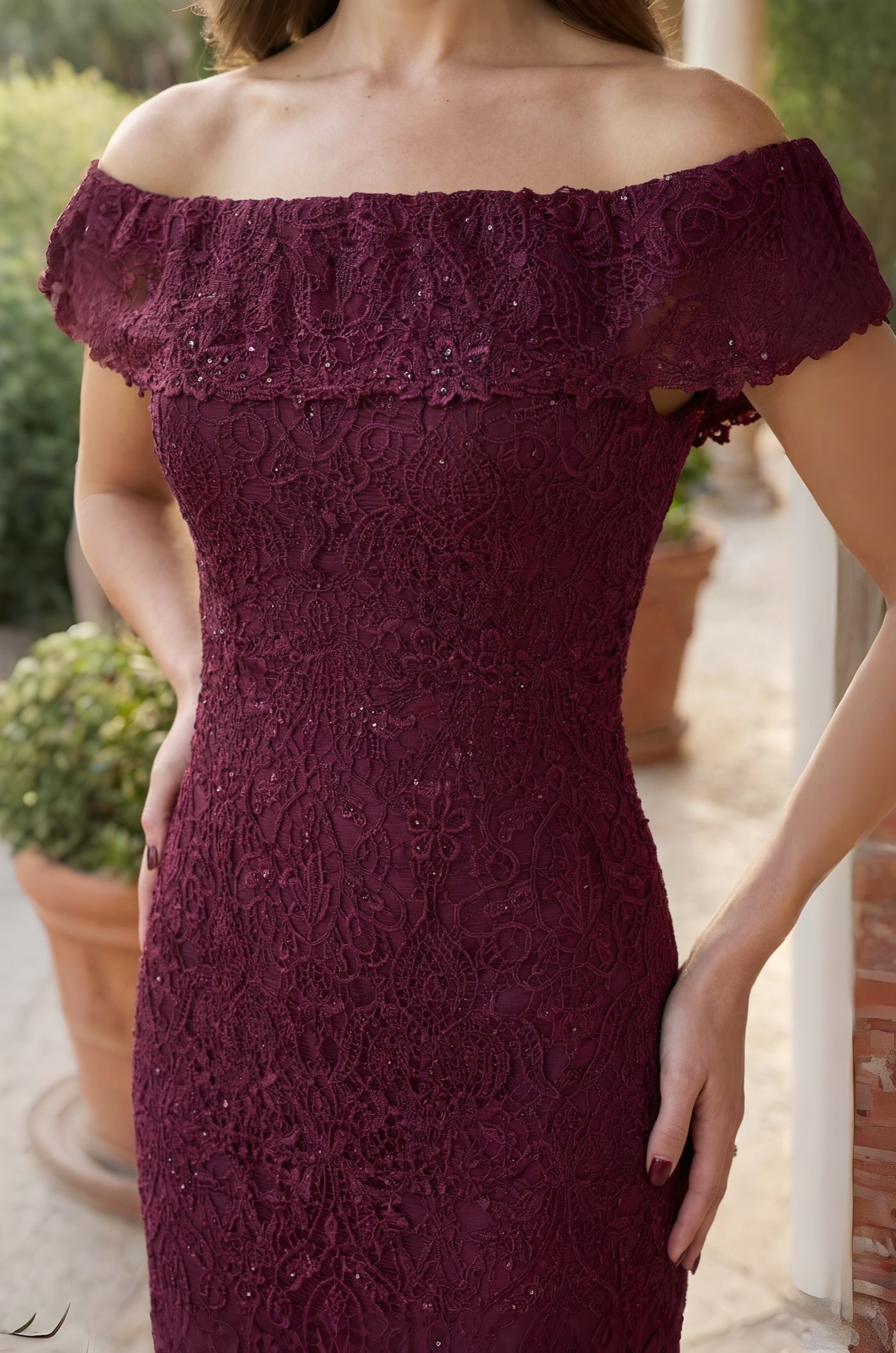 Vestido de Noche Formal de Encaje con Hombros Descubiertos Kos Couture 1472 Borgoña