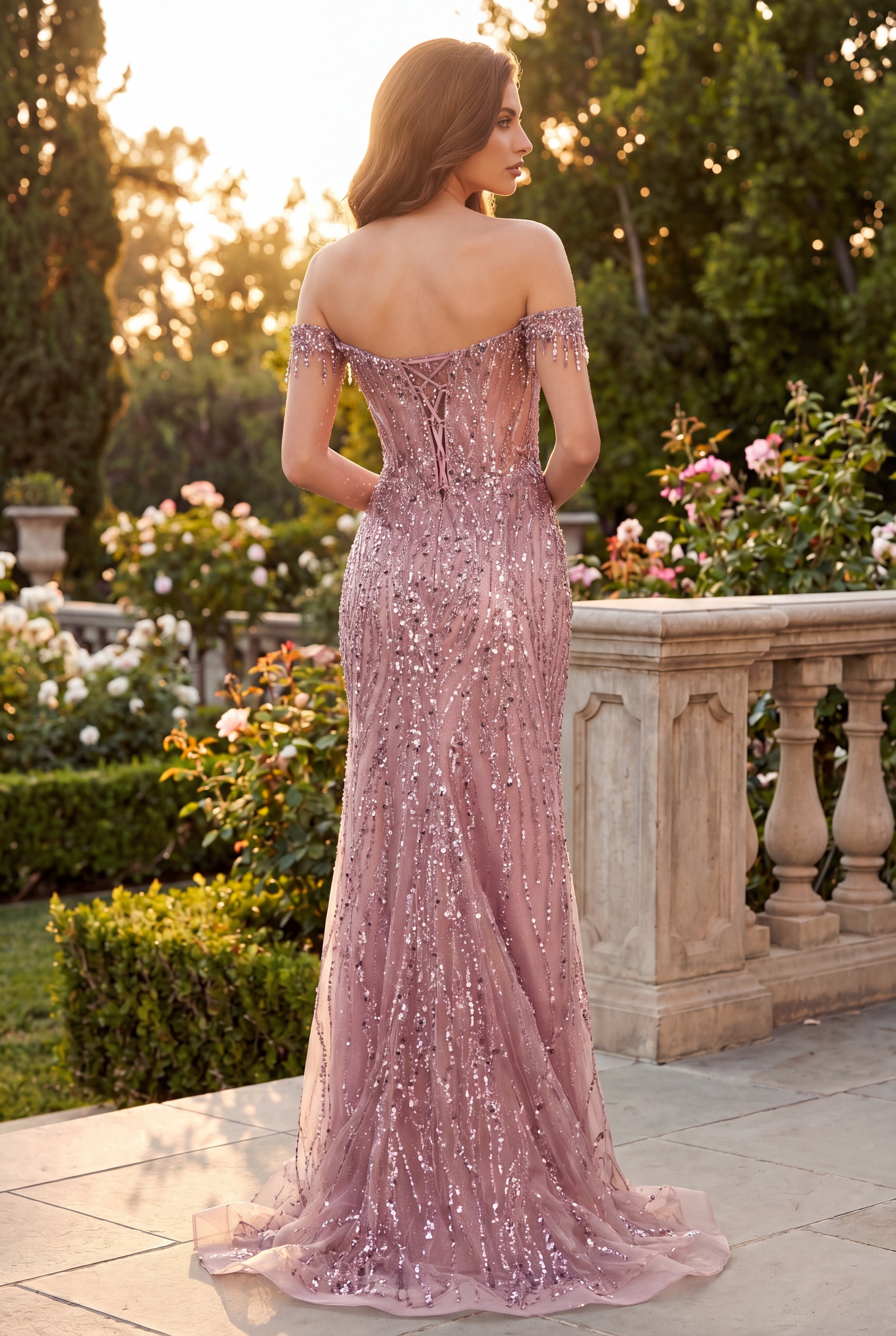Kos Couture Vestido de Graduación Ajustado con Hombros Descubiertos y Lentejuelas