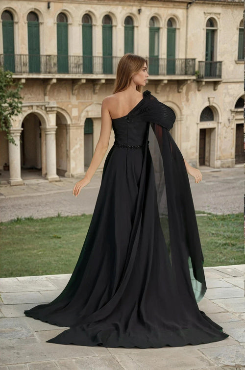 Kos Couture 1373 Vestido Negro de Lujo Couture con Hombro Esculpido