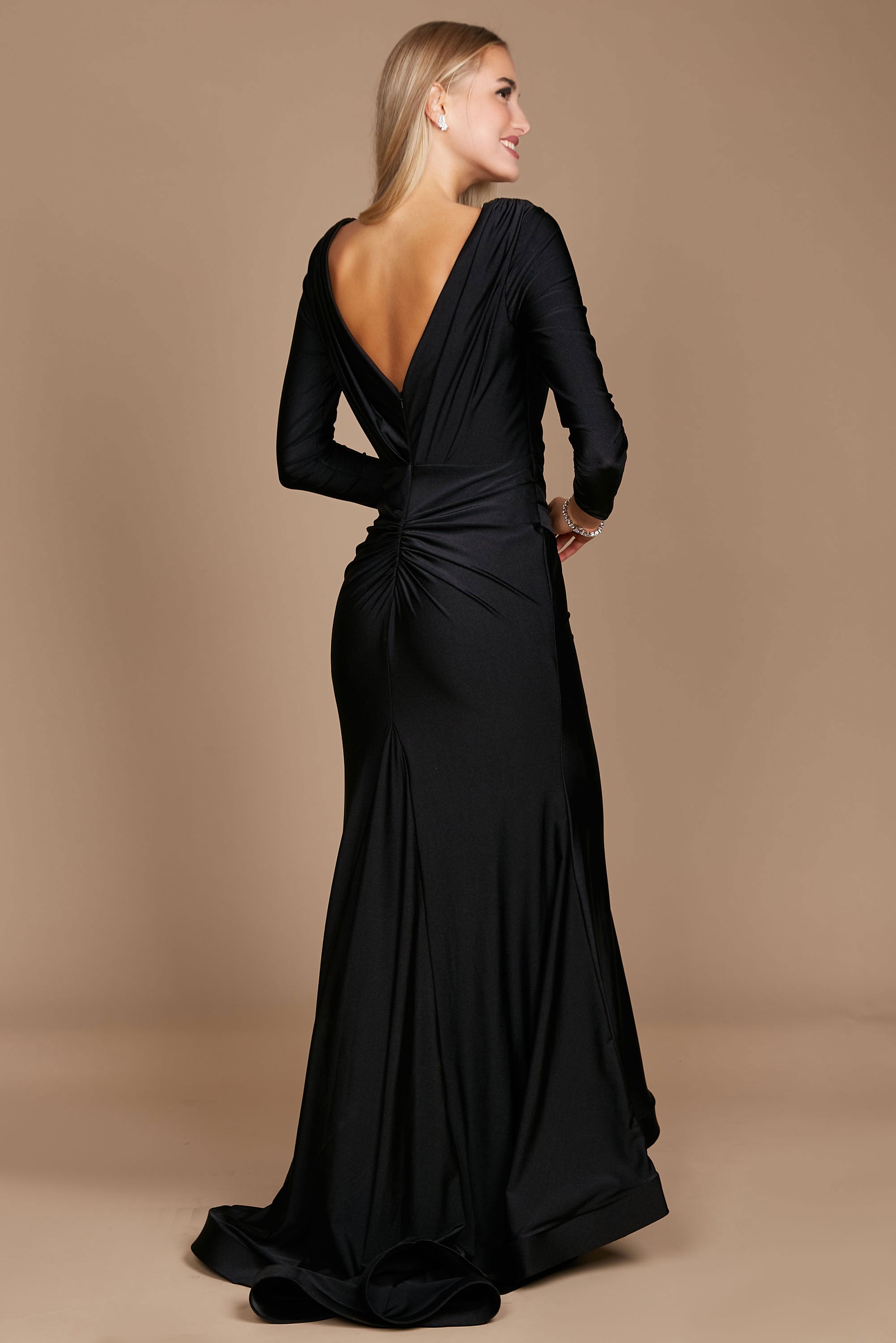 Kos Couture Vestido de Noche Ajustado Formal de Manga Larga