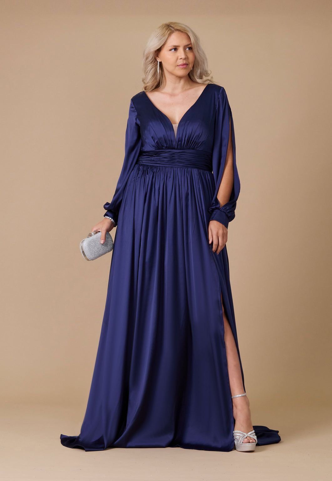 Kos Couture Vestido Formal Largo de Satén con Manga Abierta