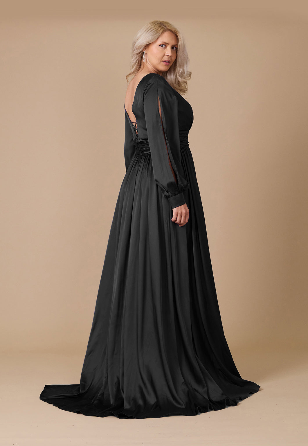 Kos Couture Vestido Formal Largo de Satén con Manga Abierta
