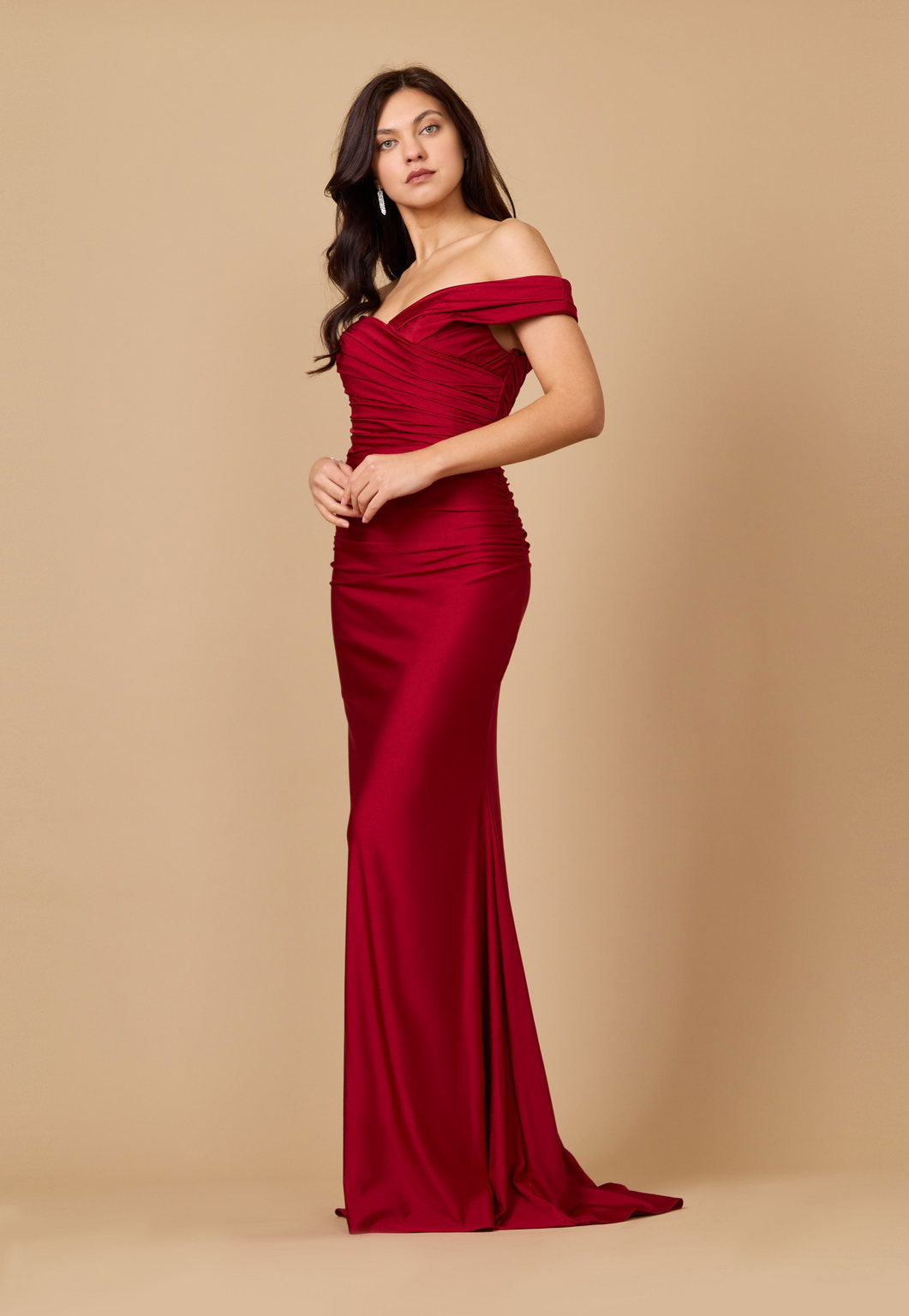 Kos Couture Vestido Largo Elástico Formal con Hombros Descubiertos