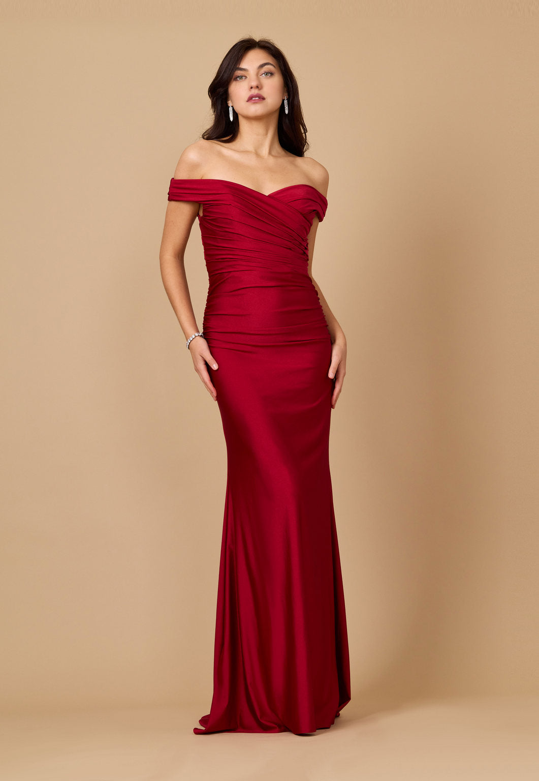 Kos Couture Vestido Largo Elástico Formal con Hombros Descubiertos