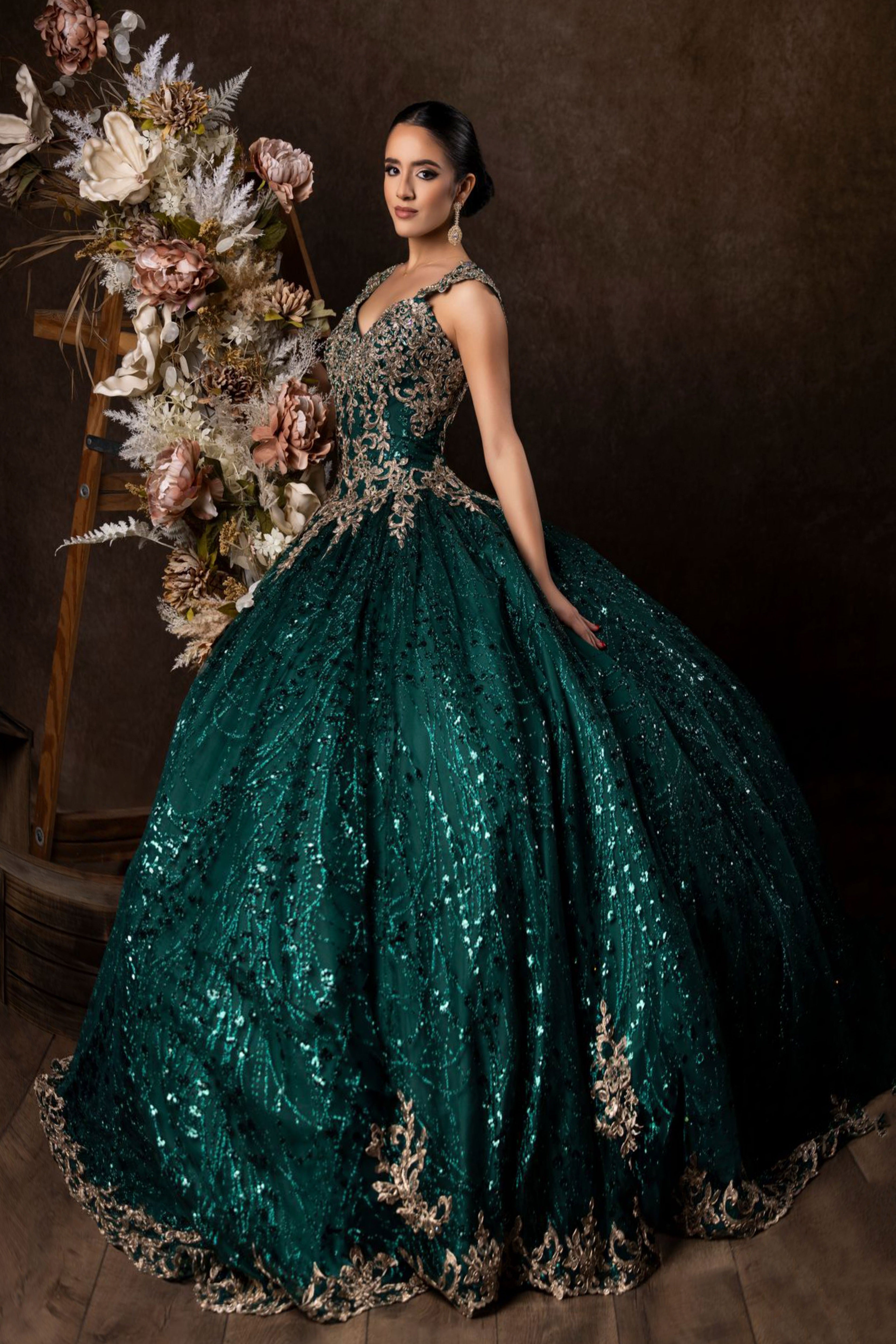 Kos Couture Vestido de Quinceañera Largo con Manga Casquillo