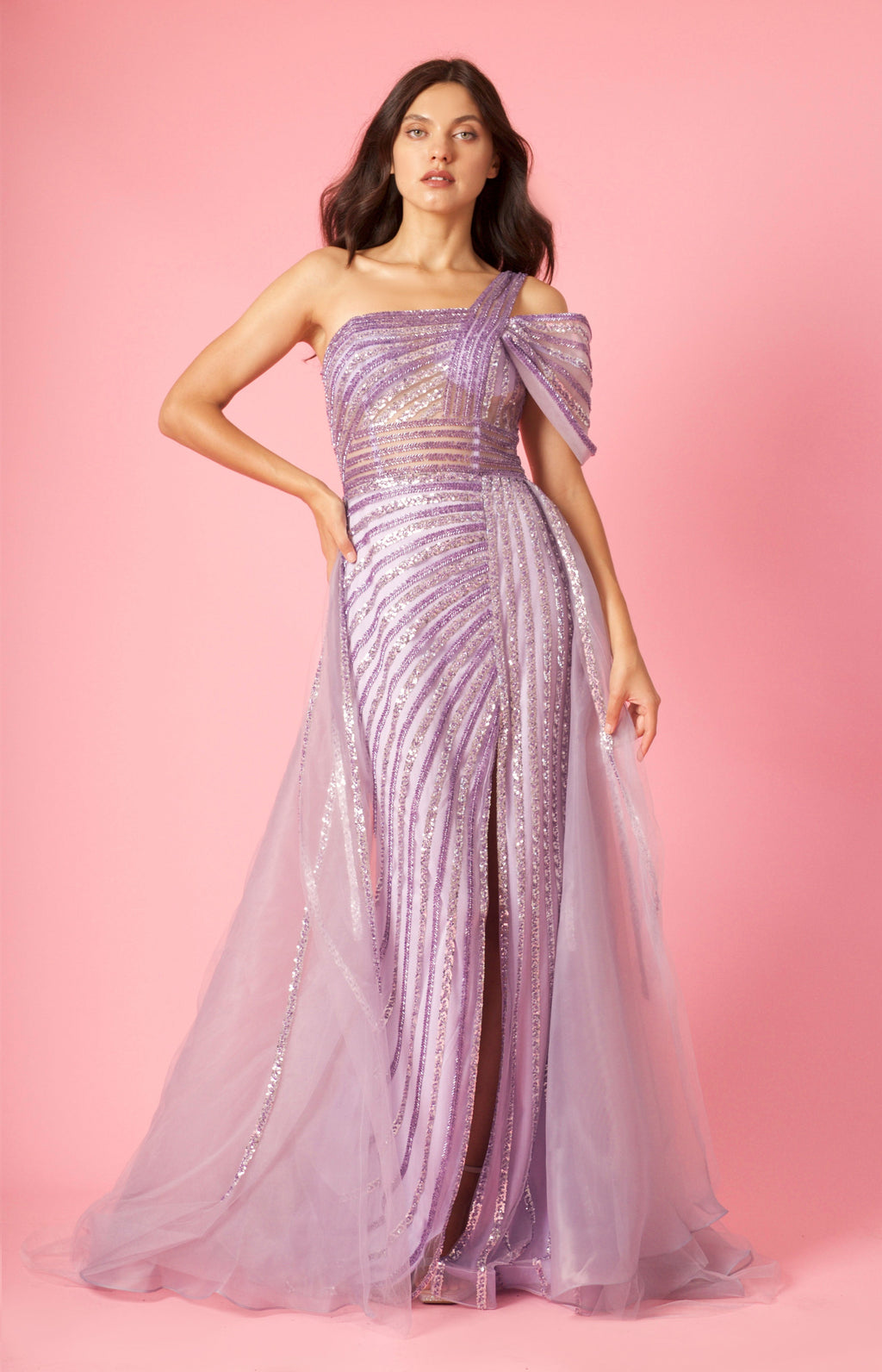 Kos Couture Vestido Formal Largo Couture Bordado a Mano con Abalorios y Hombros Descubiertos