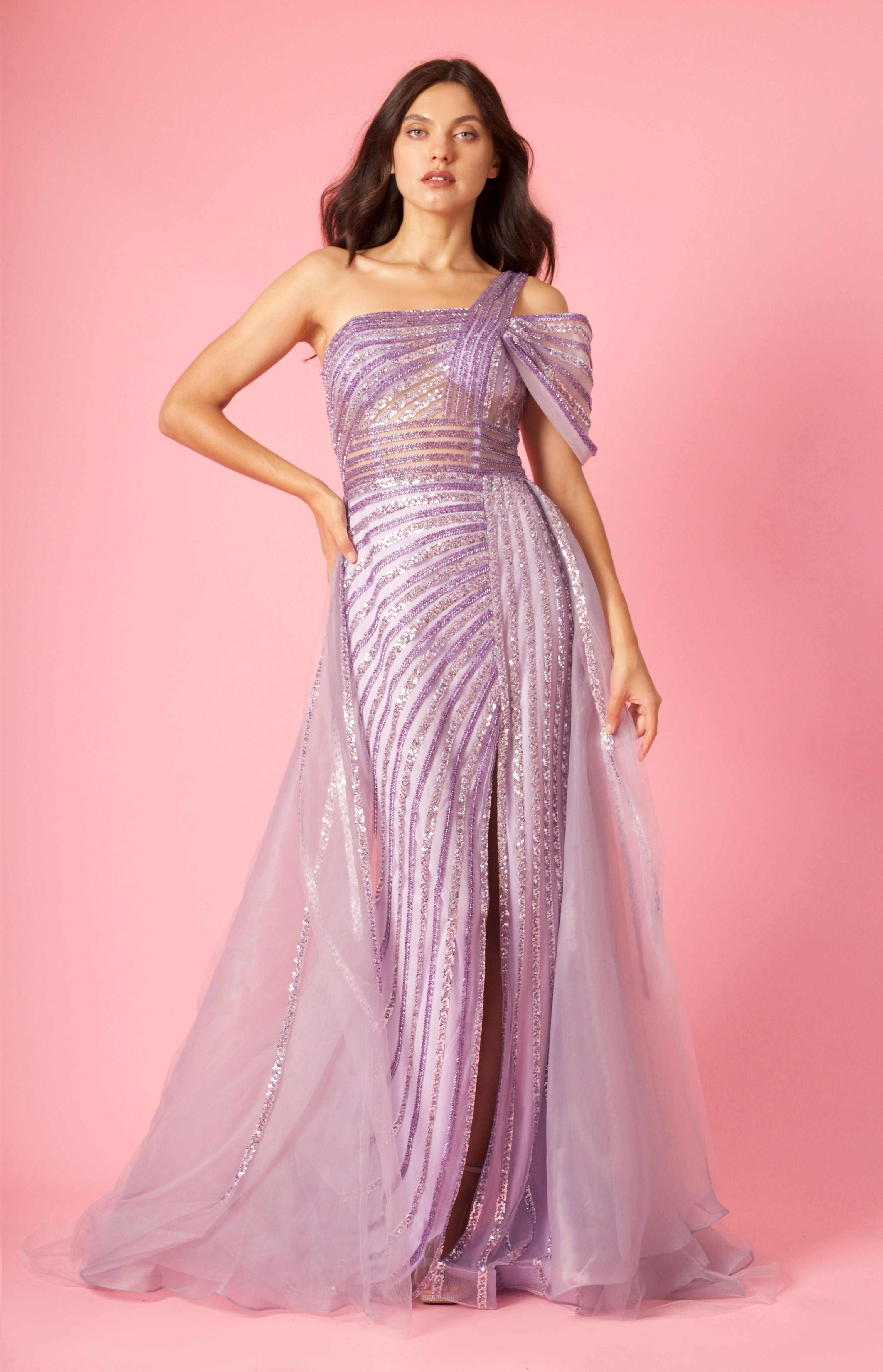 Kos Couture Vestido Formal Largo Couture Bordado a Mano con Abalorios y Hombros Descubiertos
