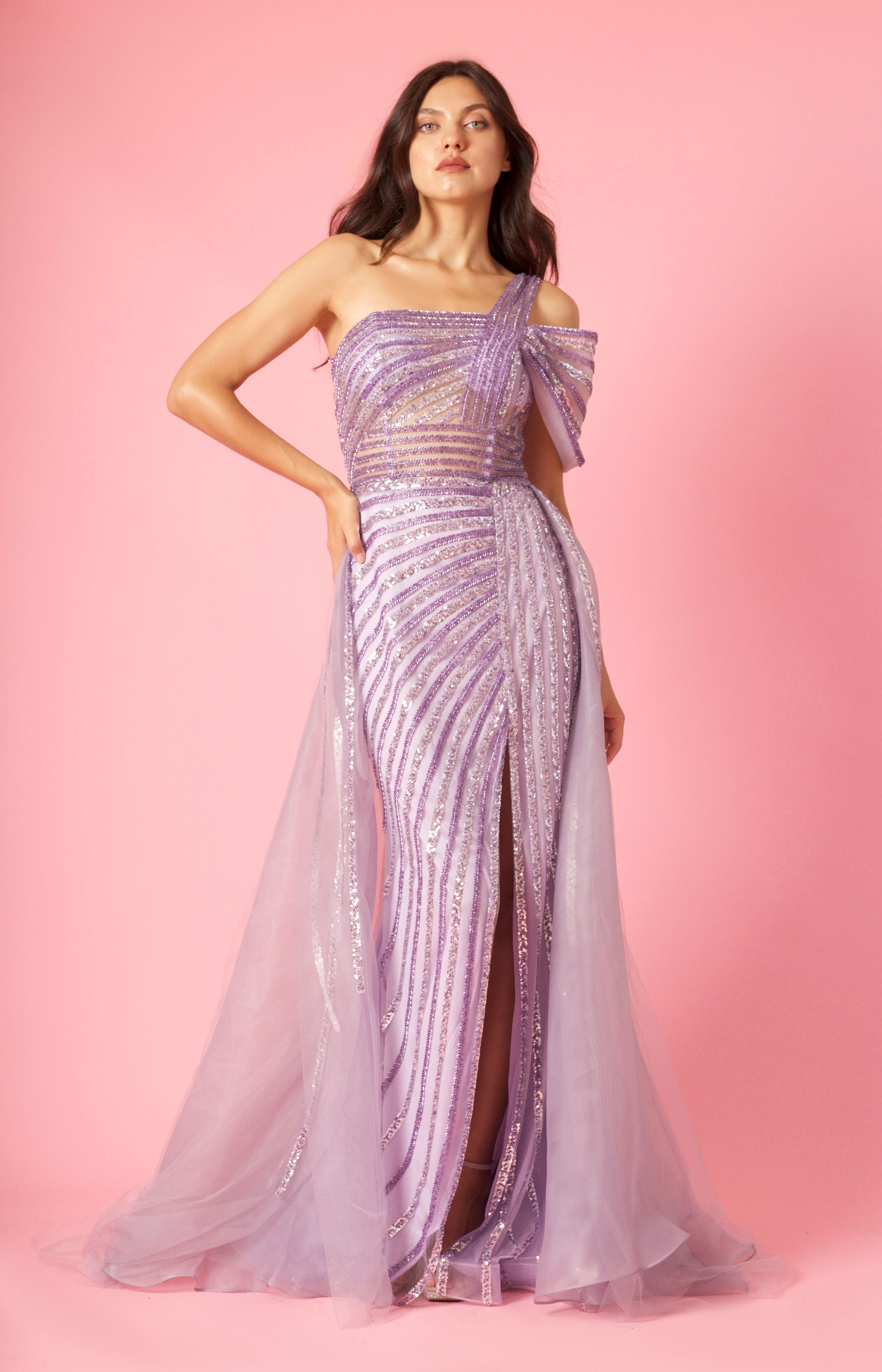 Kos Couture Vestido Formal Largo Couture Bordado a Mano con Abalorios y Hombros Descubiertos