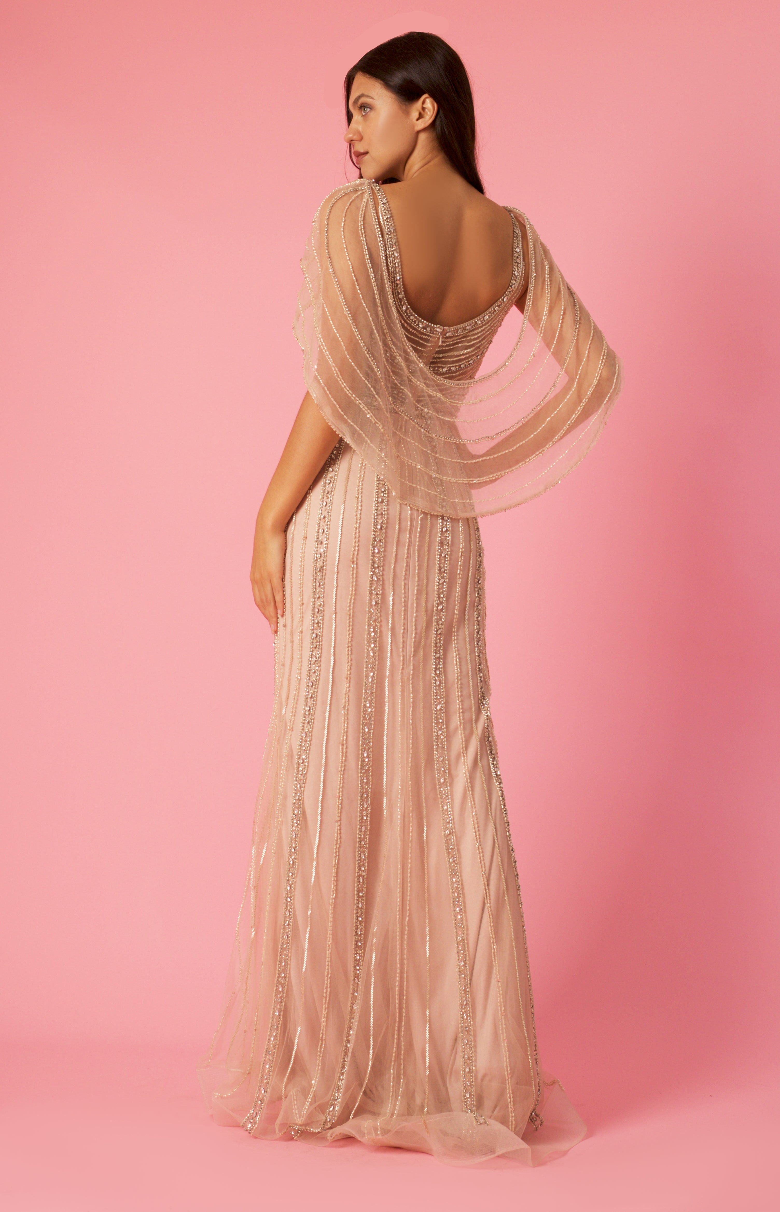 Kos Couture Vestido Largo Couture de Capa Formal con Abalorios a Mano