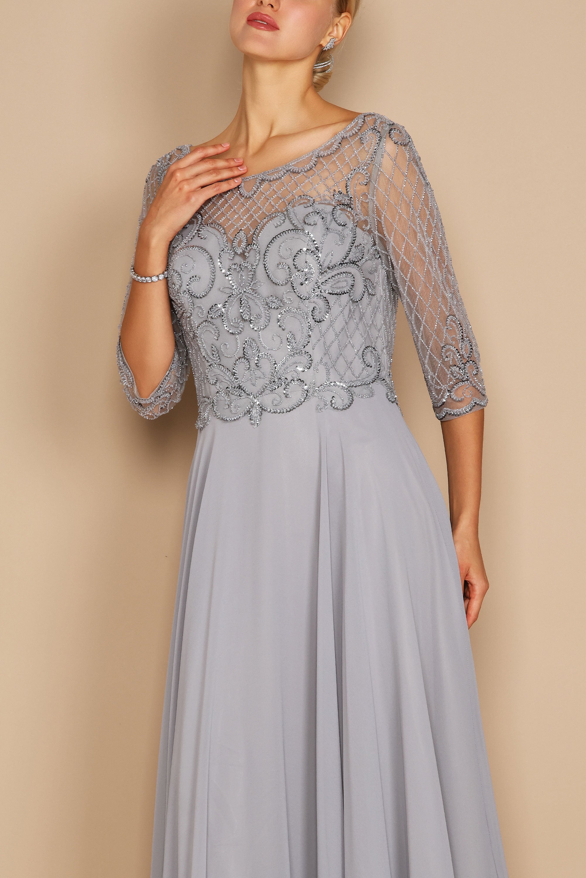 Kos Couture Vestido de Manga Larga con Abalorios Hechos a Mano para Madre de la Novia